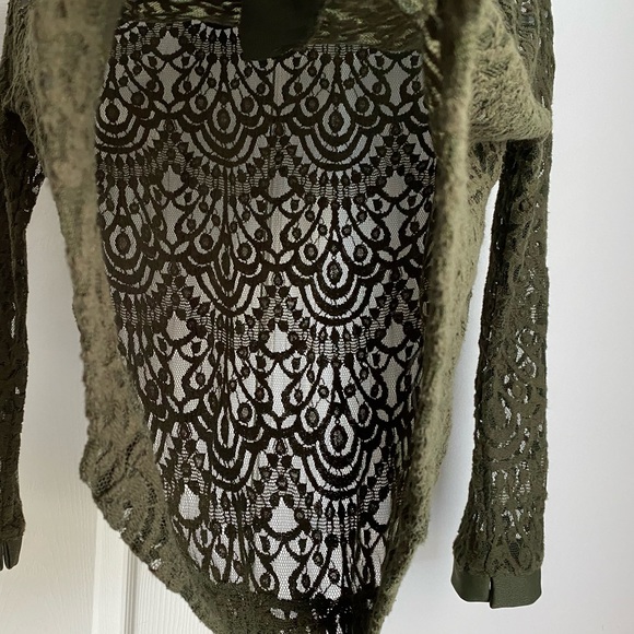 Banana Republic M Olive Sheer Lace Top - Picture 3 of 3